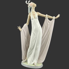 Lladro Spain Porcelain Figurine 'Grand Dame' #1568