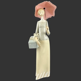 Lladro Spain Porcelain #4700 Dressmaker Figurine