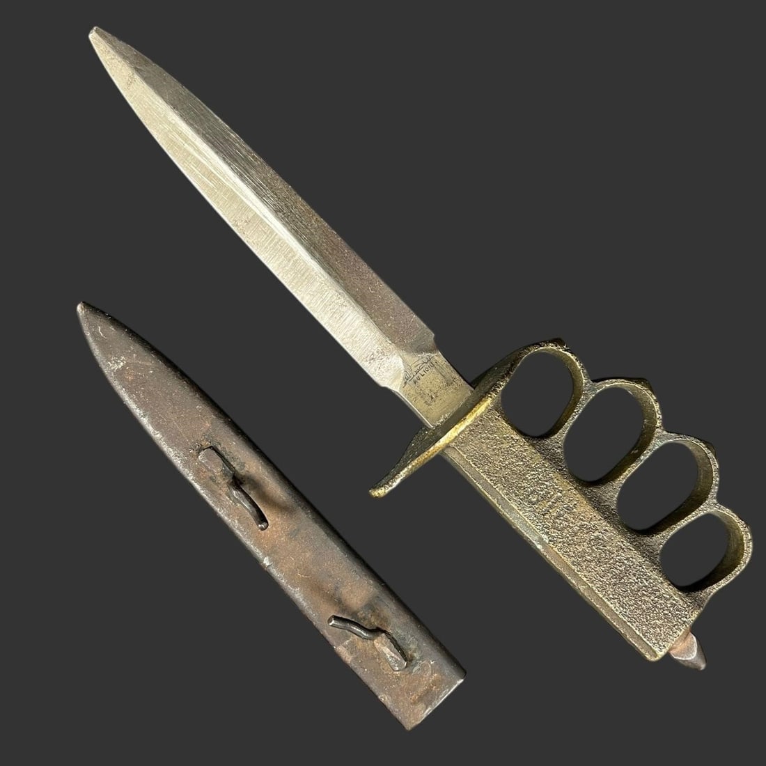 US WWI 1918 Trench Knife by AU Lion w/ Scabbard (1 of 13)