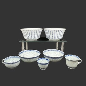 Lot of 7 Assorted Chinese Porcelain Pieces