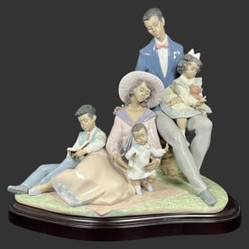 Lladro Spain "A Family of Love" Porcelain Figurine