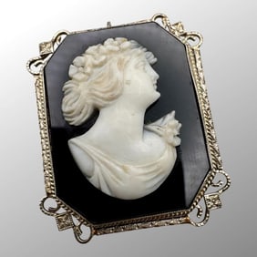 Victorian 14K Gold Black Onyx Cameo Brooch/Pendant