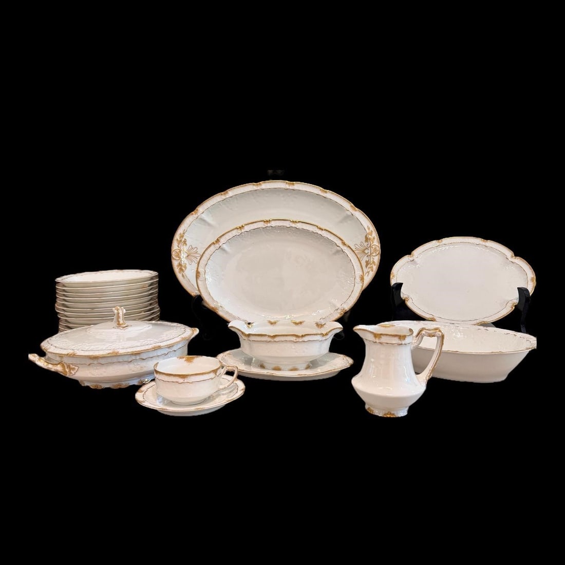 Vintage Franch Limoges Porcelain Dinner Set of 78 (1 of 6)