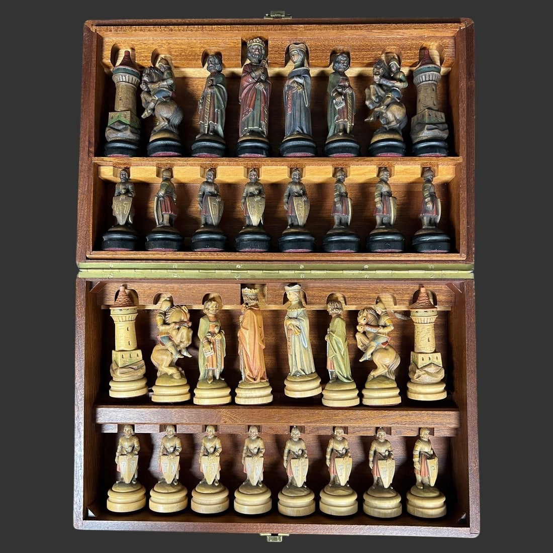Anri Montsalvat King Arthur Round Table Chess Set (1 of 9)