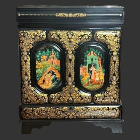 Russian Danilkovo Papier-Mache Lacquer Box Chest