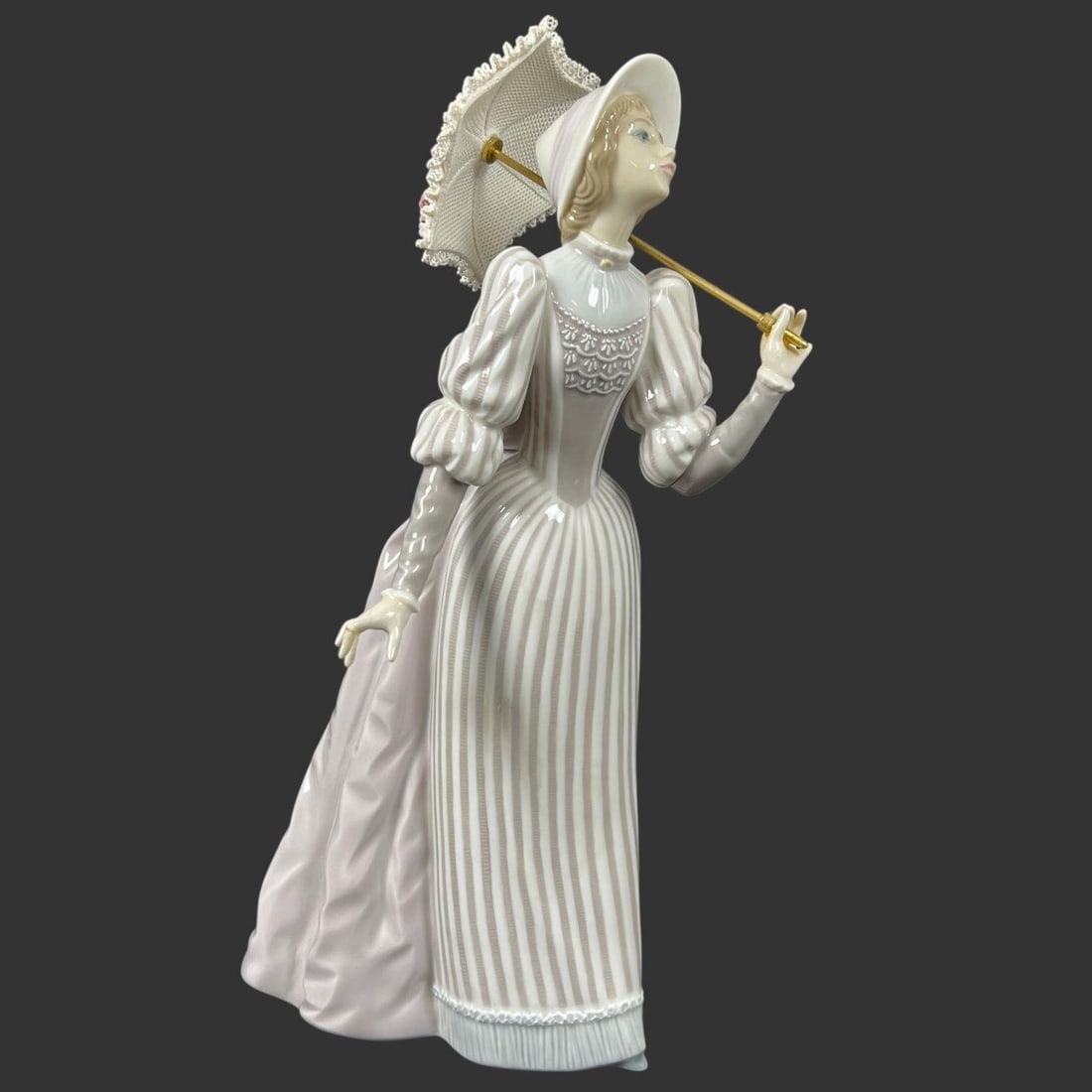 Lladro Spain Porcelain Figurine #5324 English Lady (1 of 11)