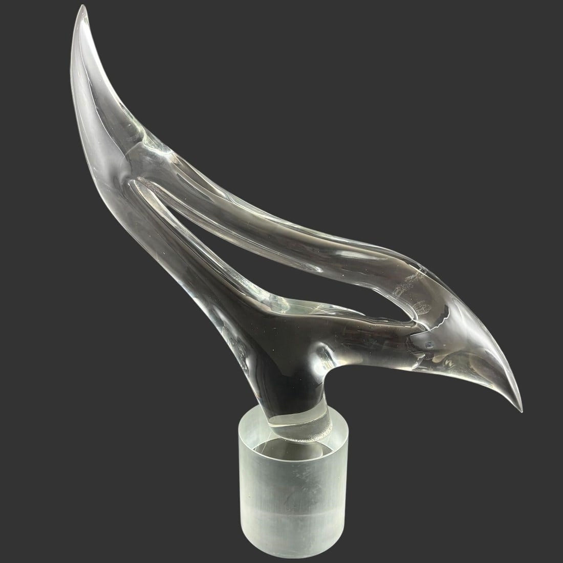 Seguso Arte Vetro Murano Glass Sculpture: Elegant hand-blown Murano art glass sculpture by Seguso Arte Vetro, signed and dated "84" to the underside. This striking modernist form features a sweeping, elongated abstract design remini