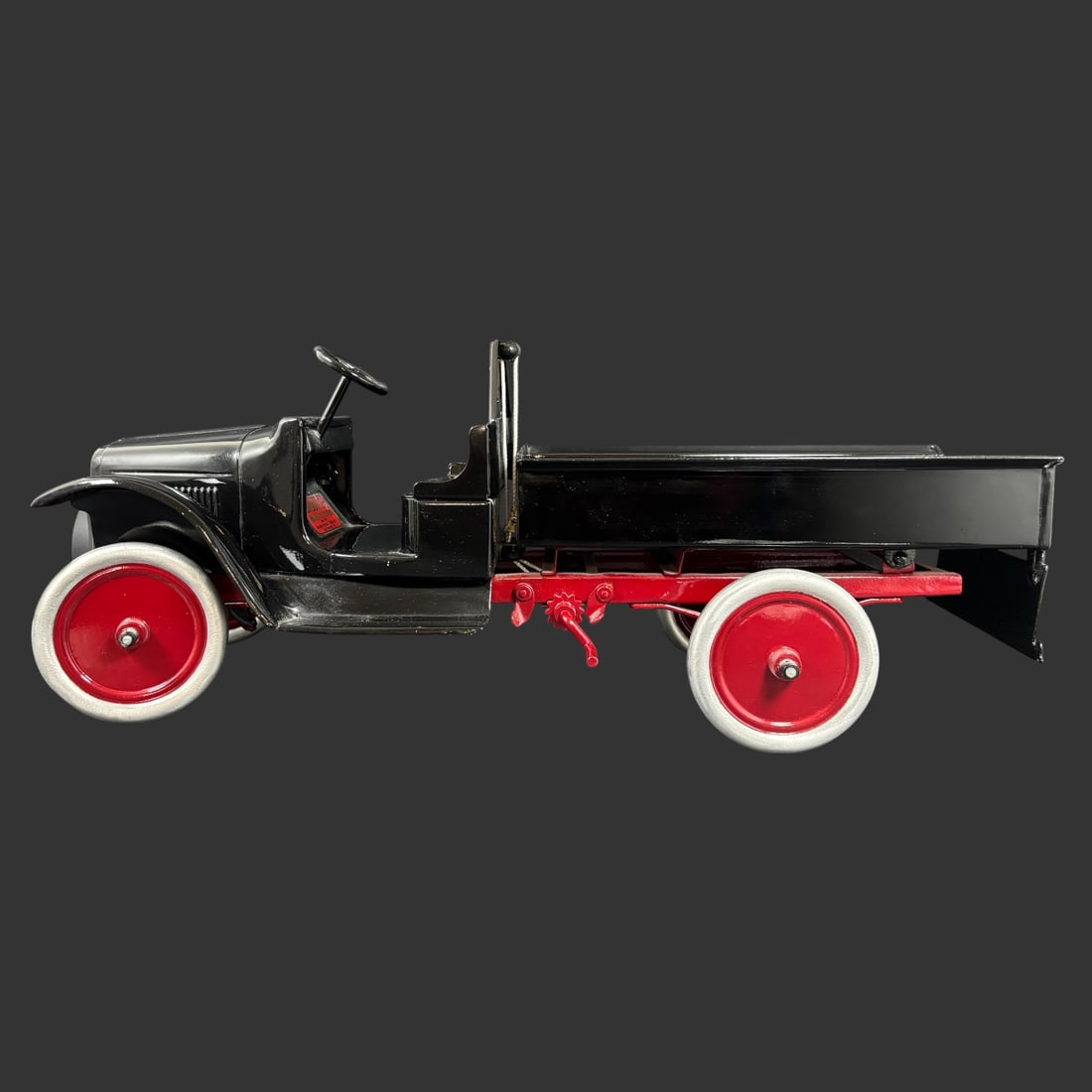 Buddy "L" Pressed Steel Hydraulic Dump Truck (1 of 10)