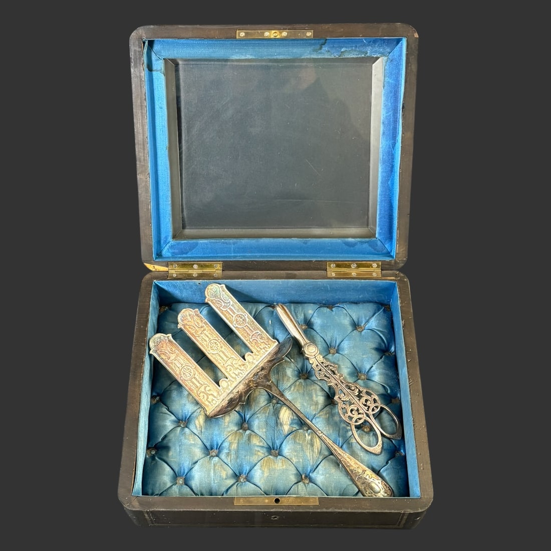 Antique Victorian Display Box & 2 Silverplate Serving Pcs (1 of 12)