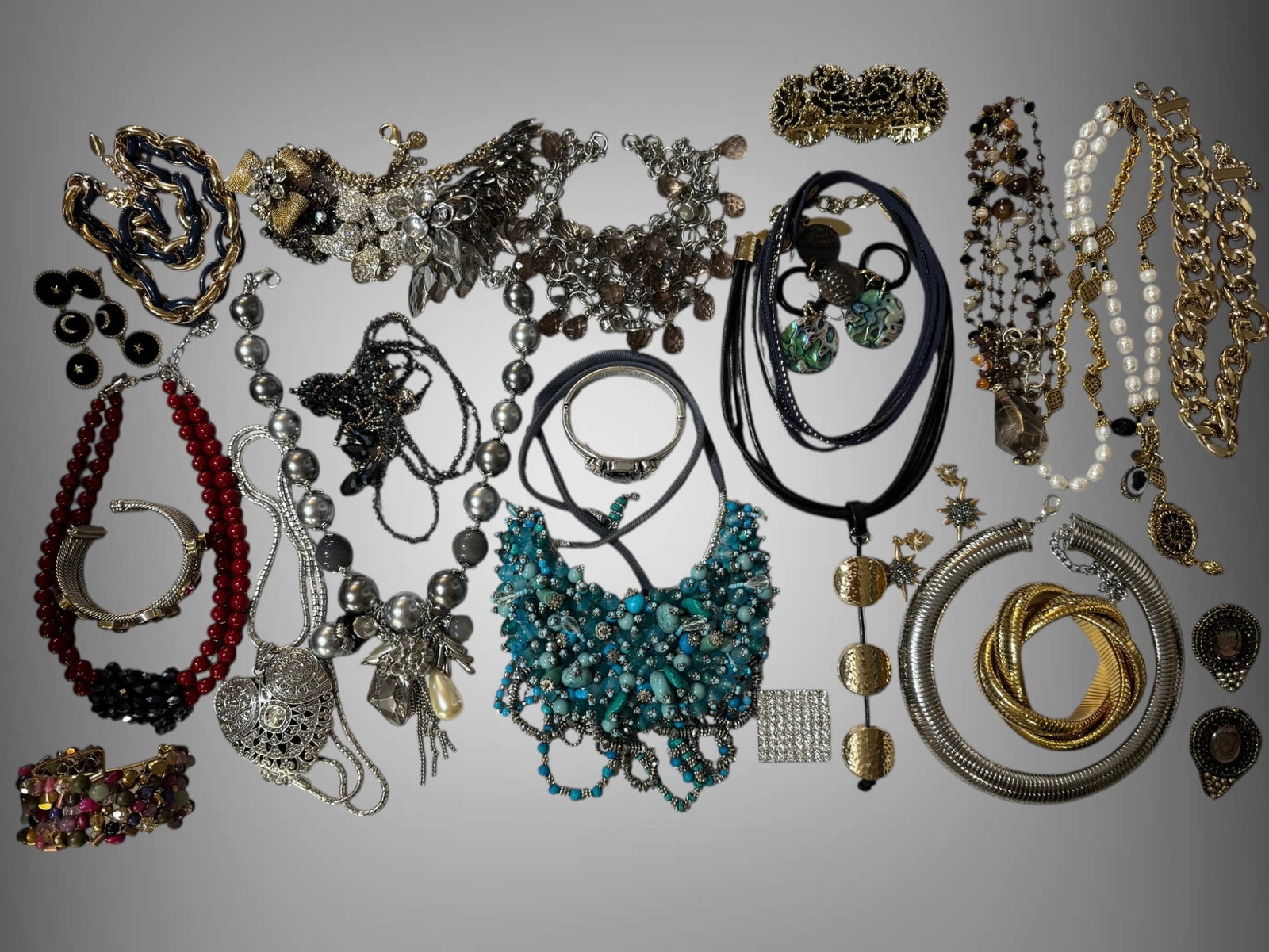 Costume Jewelry Lot Necklaces, Bracelets & Earrings Collection (1 of 6)