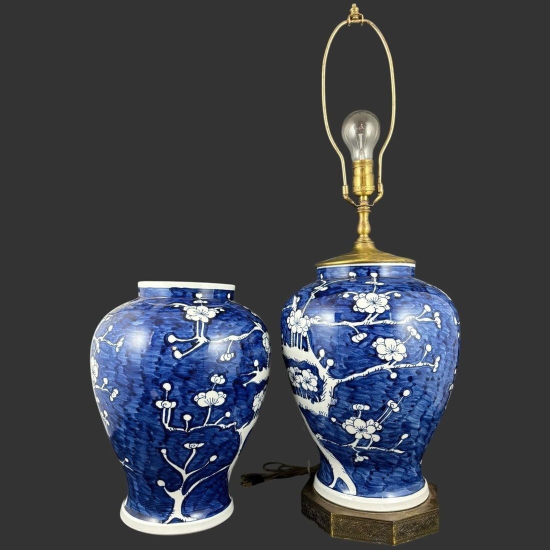 Pair of Chinese Blue and White Porcelain Ginger Jars (1 of 7)