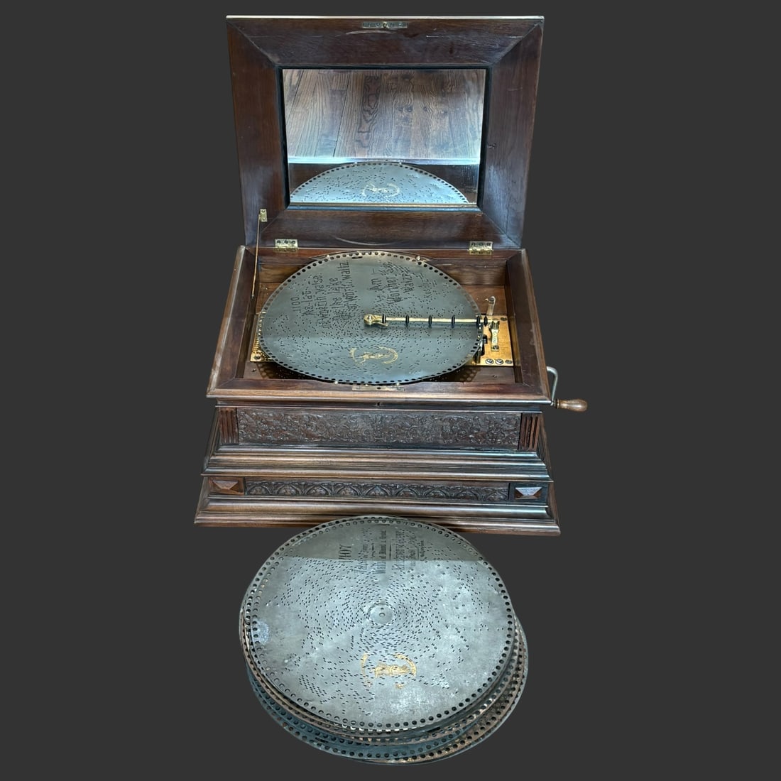 Polyphon Disc Music Box in Carved Walnut Case with Multiple Discs & Crank Handle (1 of 13)