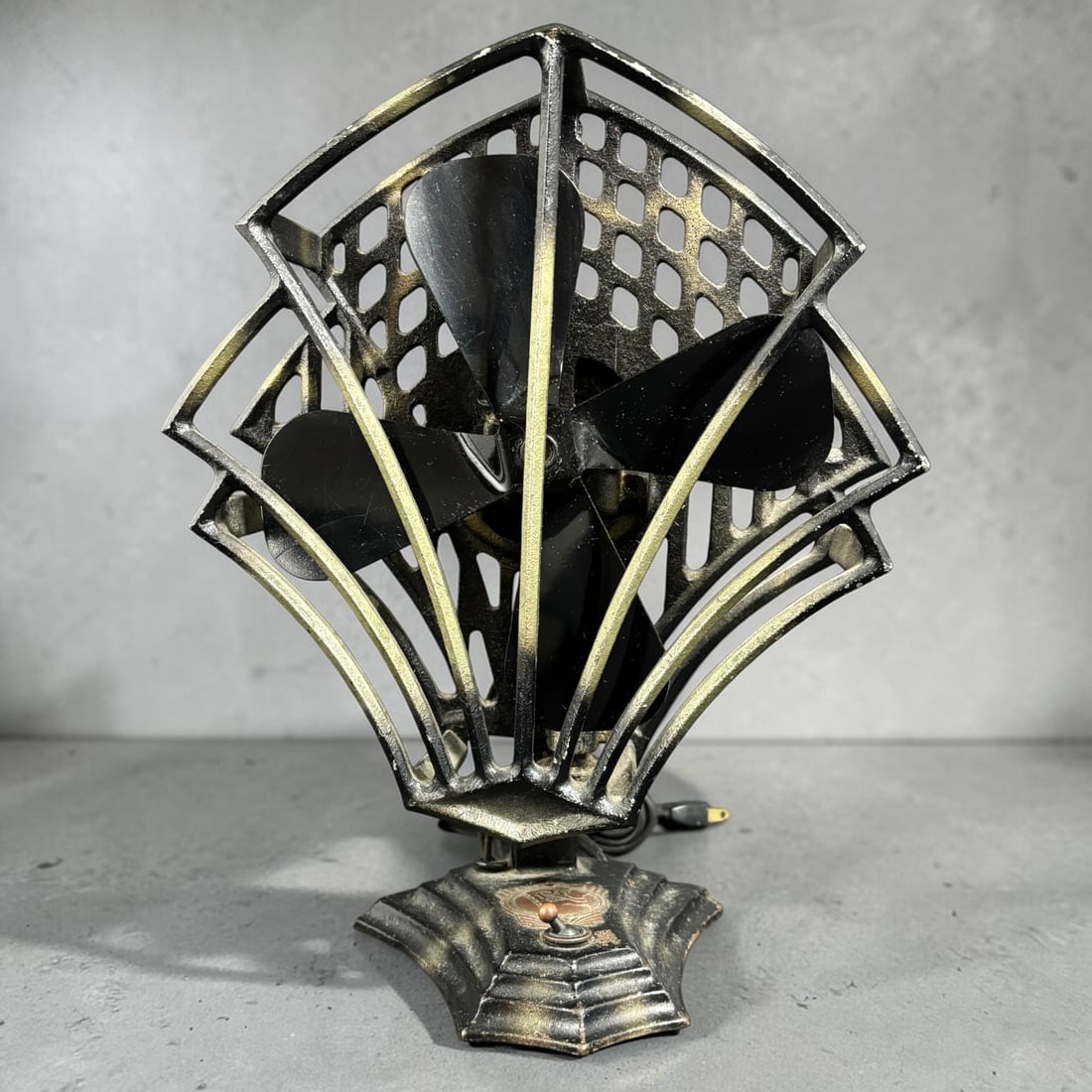 Robbins & Myers Art Deco Electric Fan Cast Iron Base (1 of 12)