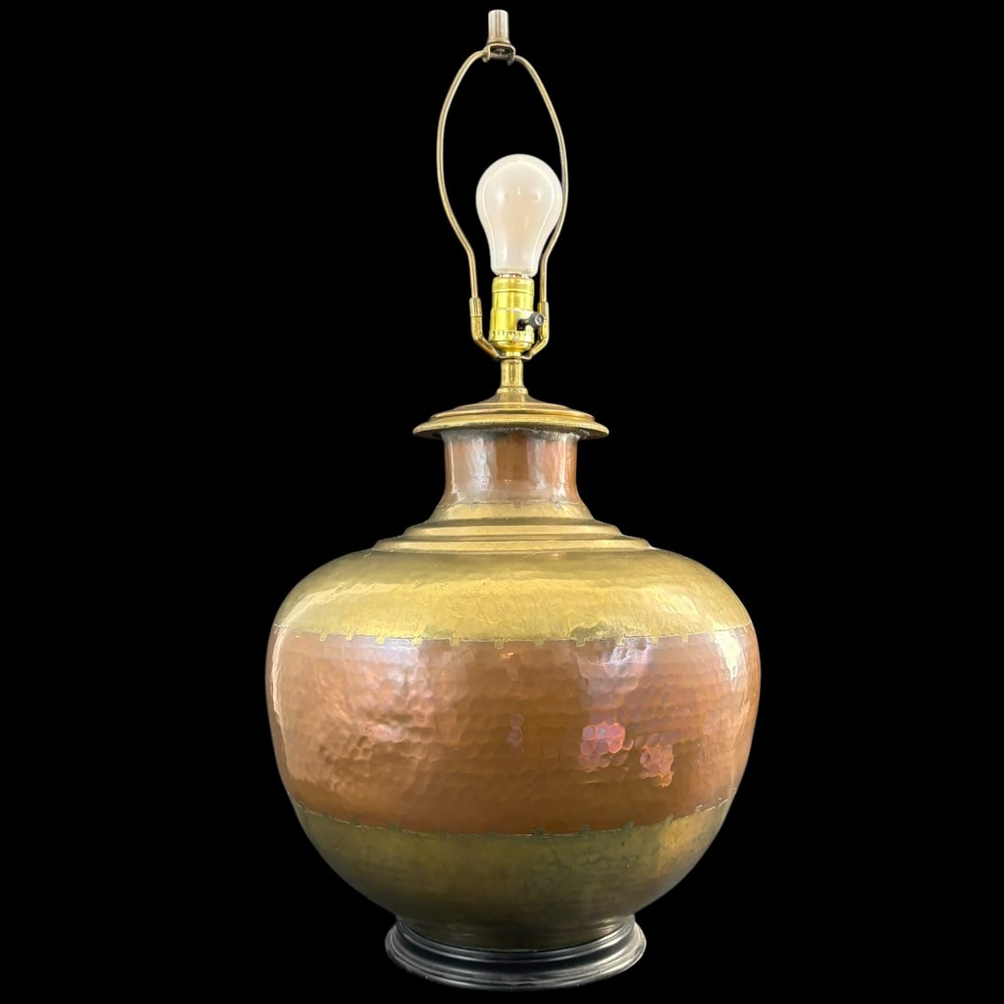 Antique Hammered Copper and Brass Table Lamp with Urn Form Body: Attractive vintage table lamp featuring a rounded urn-form body with a hand-hammered copper center band and contrasting brass-toned upper and lower sections. The lamp has a warm mixed-metal finish wit