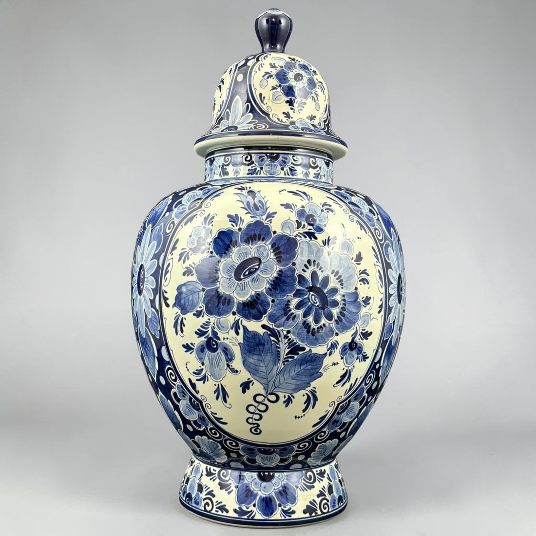 Delfts Blauw Regina Blue & White Floral Ginger Jar Urn (1 of 10)