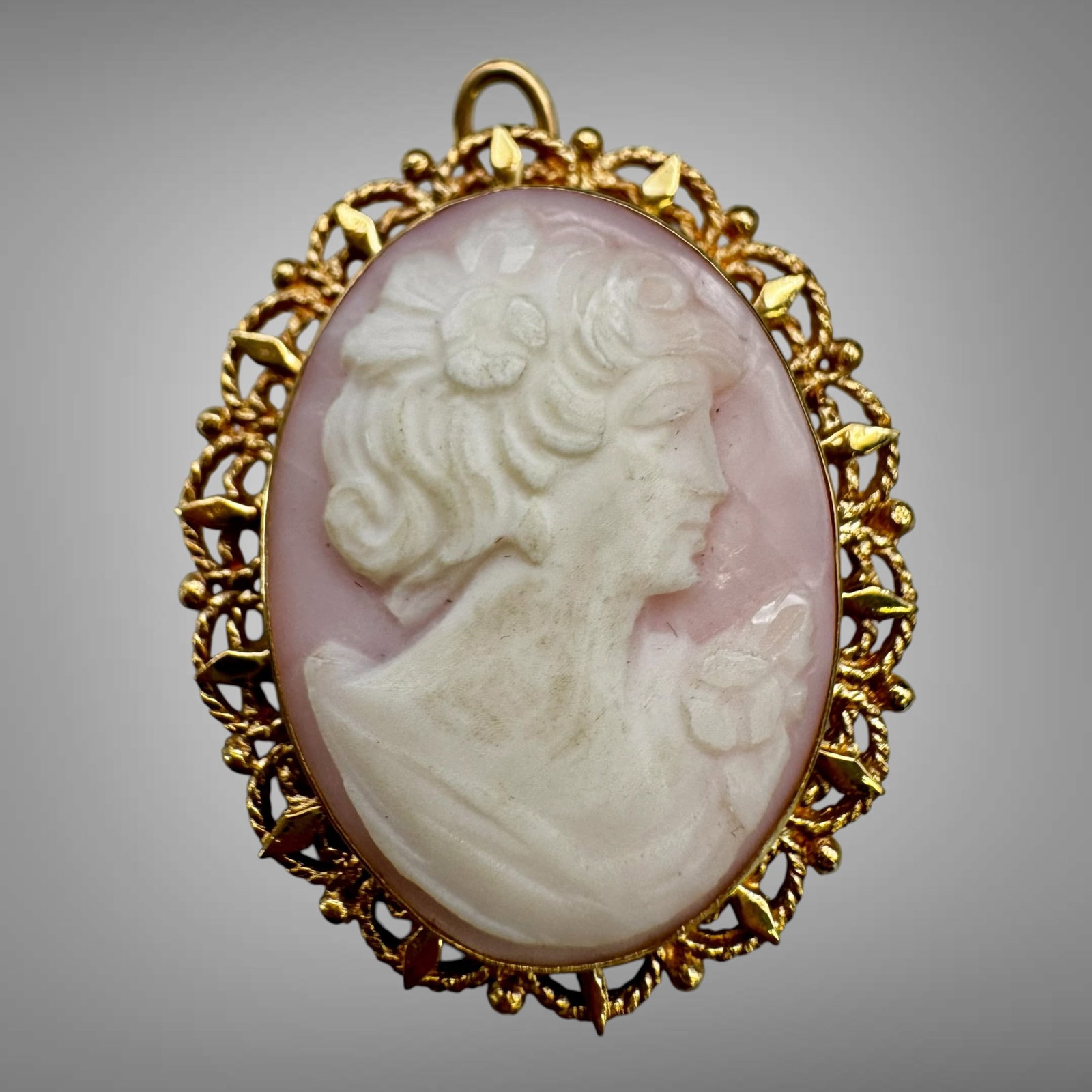 Vintage Cameo Brooch / Pendant 14K Gold Filigree Frame (1 of 5)