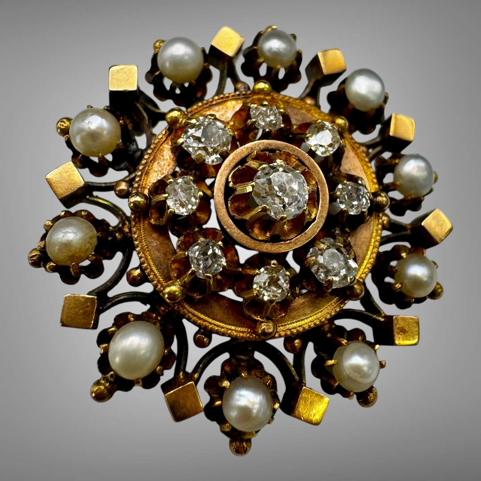 Antique Victorian 14K Gold Diamond & Pearl Brooch Pendant: Exquisite antique Victorian brooch pendant crafted in rich 14K gold and set with sparkling old mine cut diamonds surrounded by luminous pearls in a dramatic starburst design. This finely detailed piec