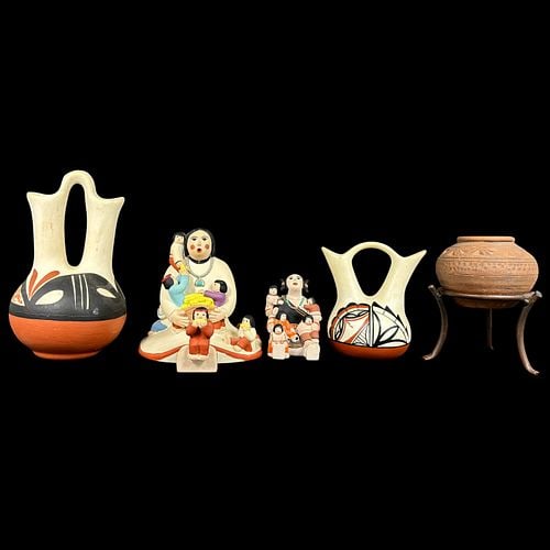 Lot of 5 Native American Southwestern Pottery and Figurines (1 of 6)