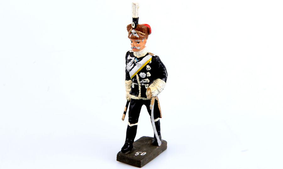 1 German Marshall v. Mackensen, Lineol, manufactured: 1 v. Mackensen, Lineol, 7,5 cm-Größe, originale Bemalung, minimal farblich fachmännisch ausgebessert, leicht berieben, kleine Risse, K2, Massefigur, passend zu Figuren von Lineol, Elast