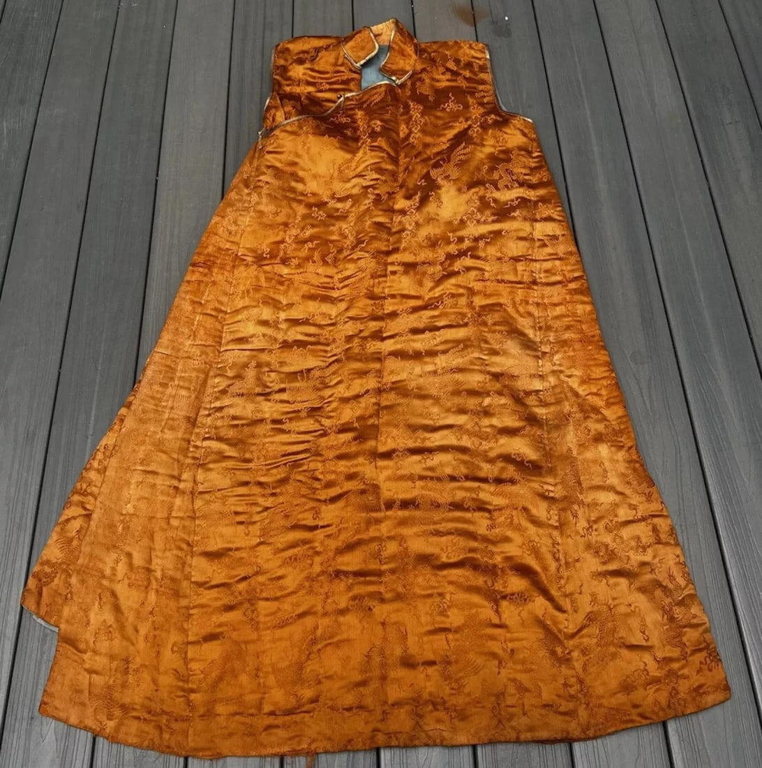 Fantastic Antique Chinese Silk Brocade Vest Dragons & Phoenixes Qing Period: Absolutely amazing amber colored damask Chinese silk full length Tibetan chuba. Dragons, phoenix, and auspicious symbols are woven throughout.This is very heavy! Very well made! I imagine it would be