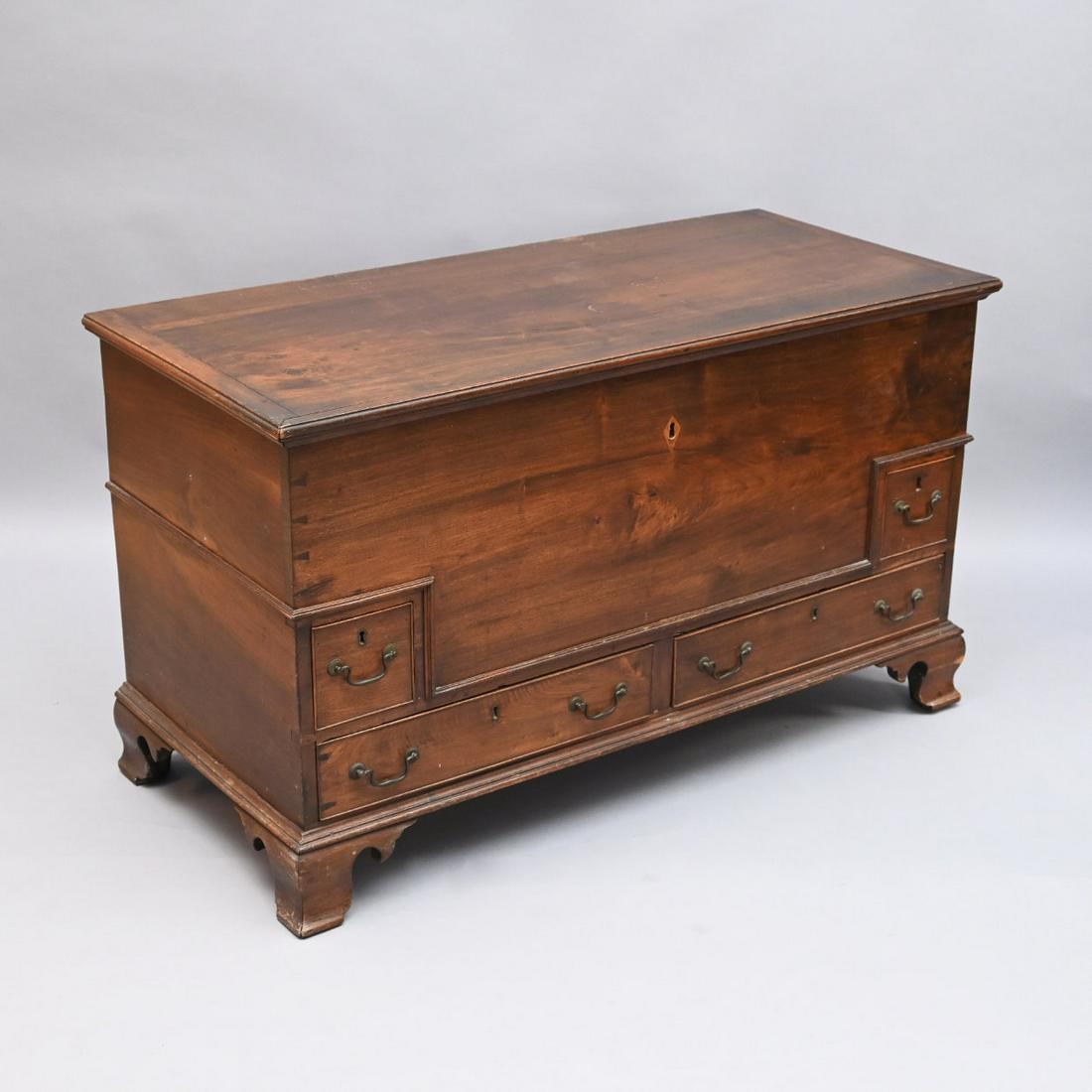 Pennsylvania Chippendale Walnut Blanket Chest: Pennsylvania Chippendale Walnut, Yellow Pine And Poplar Blanket Chest. The Oblong Hinged Top With Molded Edge Opening To An Interior Compartment With Till And Fitted Drawers Concealed By A Faux Drawer