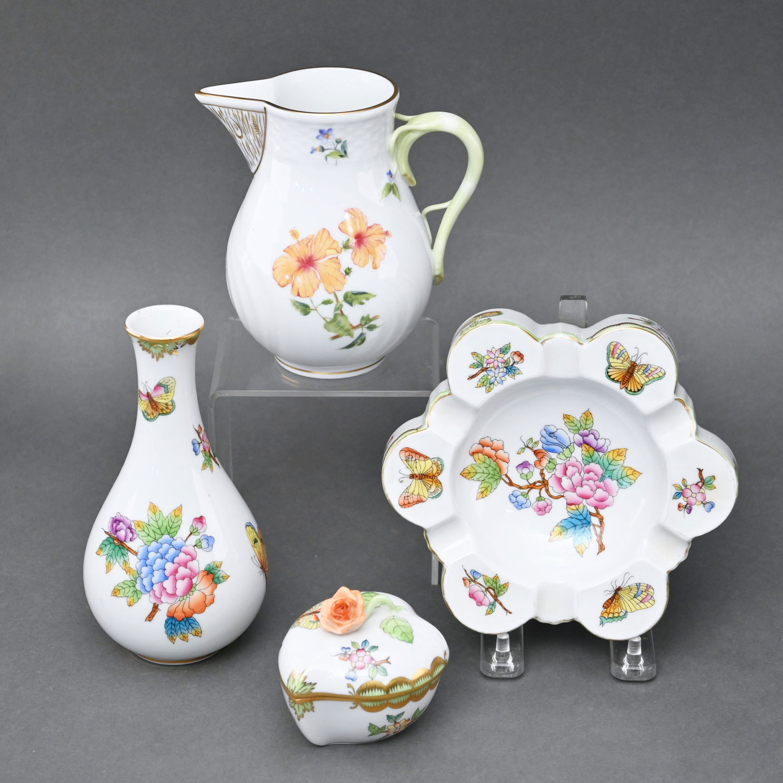 Lot of Four Herend Porcelain Table Objects (1 of 5)