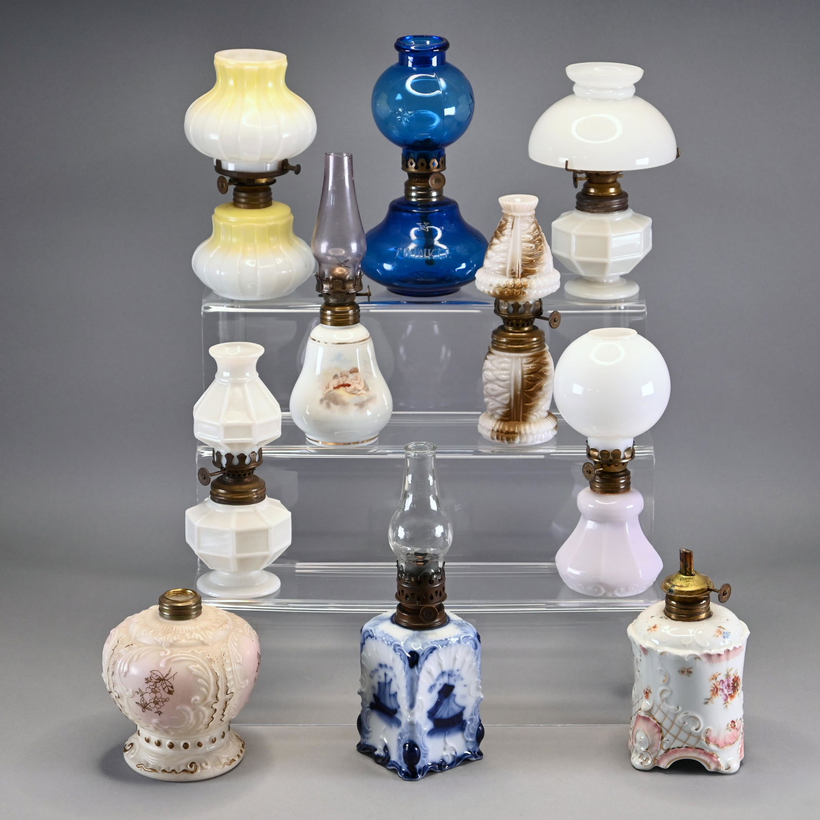 Lot of Miniature Lamps and Lamp Bases (1 of 6)