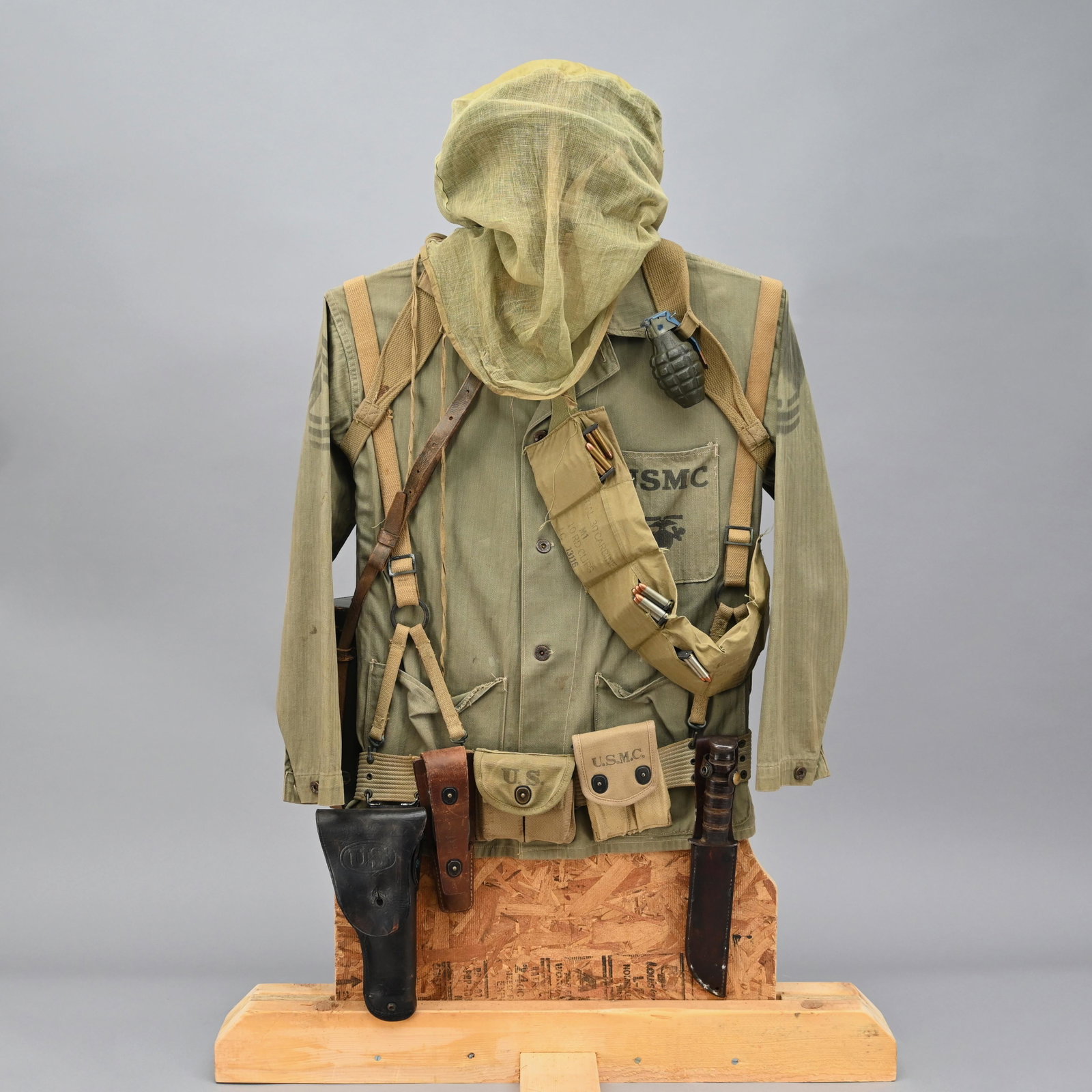 US Military Soldier Field Gear Display - Hartmann: Includes the following: - US M1 helmet & liner - USMC herringbone jacket - Kabar USMC knife & sheath - Leather US holster - Leather US signal corp tool pouch - 1911 pouch & (2) magazines - M1 Carbine 