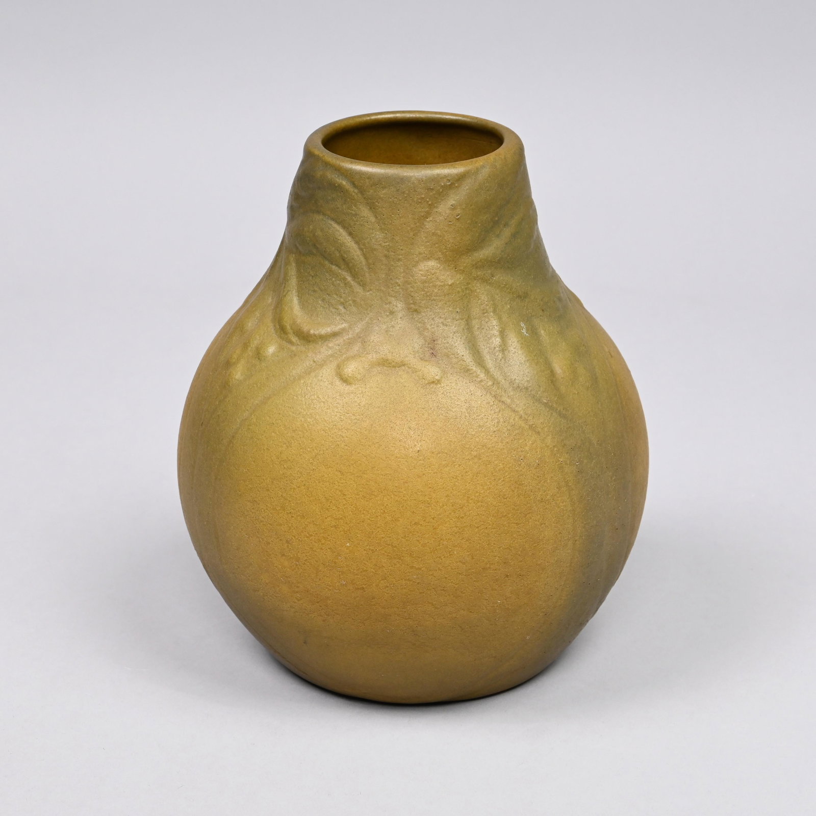 Arts&Crafts Virginia Creeper Vase,Van Briggle,1904 (1 of 5)