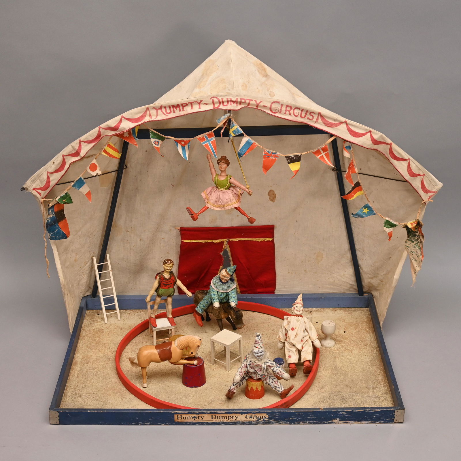 Schoenhut Humpty Dumpty Circus (1 of 5)