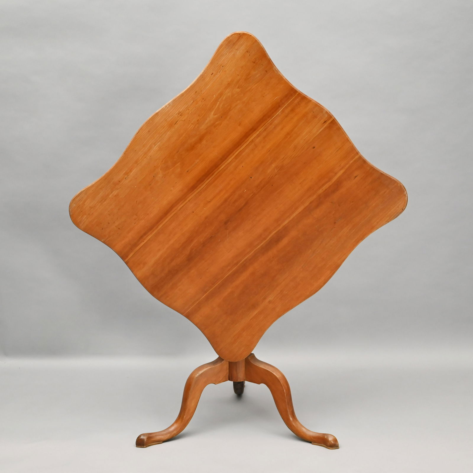 Connecticut Queen Anne Cherry Tilt-Top Tea Table (1 of 5)