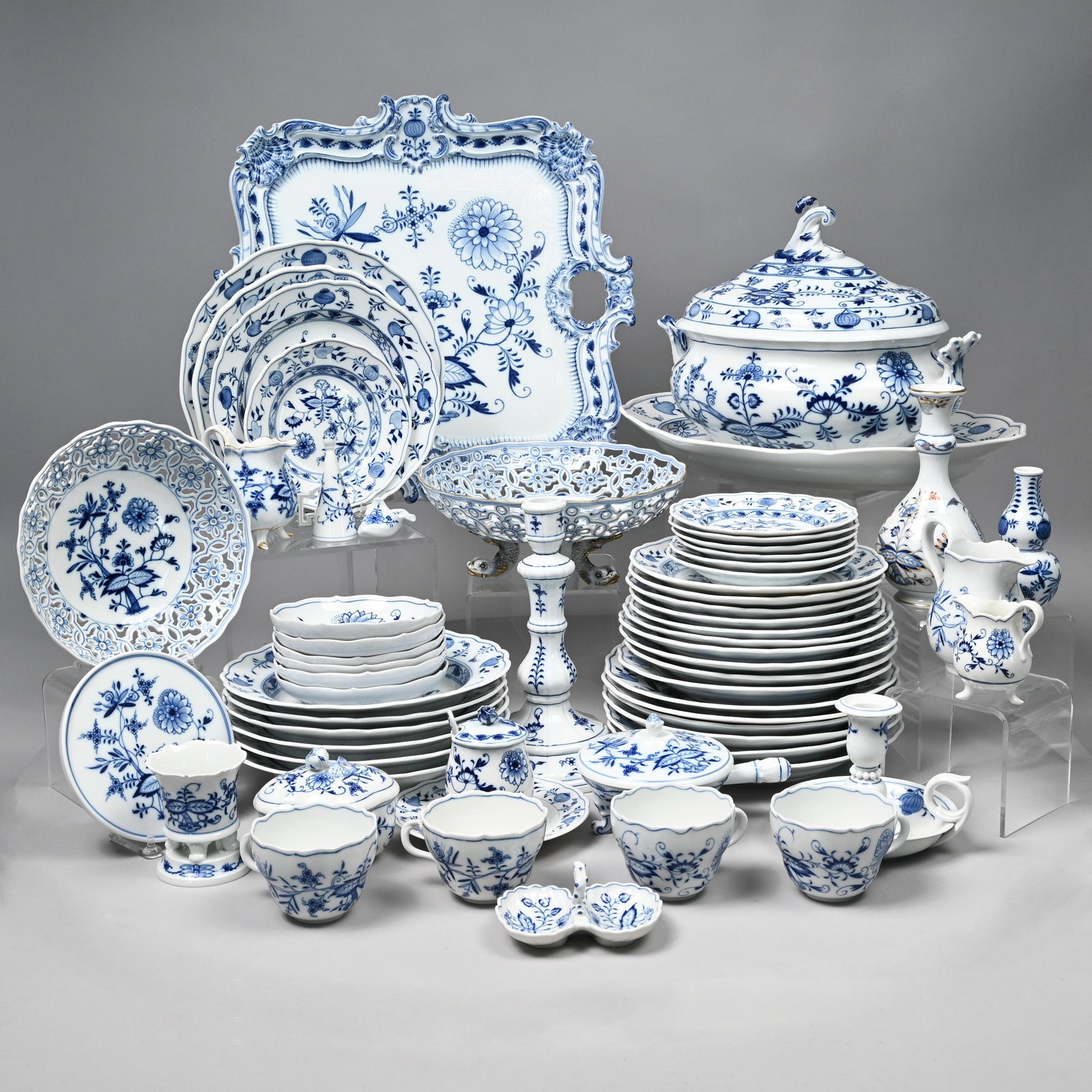 Meissen Porcelain 'Blue Onion ' Dinner Service (1 of 20)