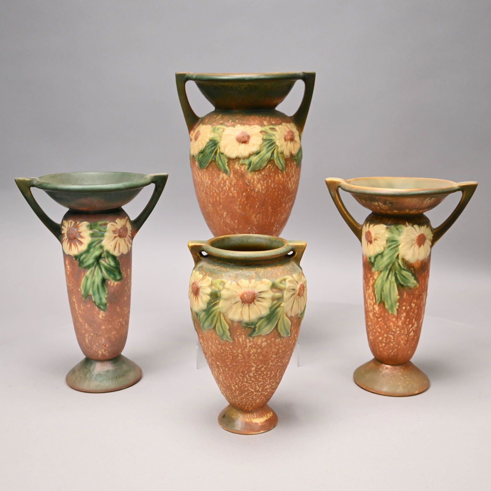 Four Roseville Pottery 'Dahlrose' Vases (1 of 15)