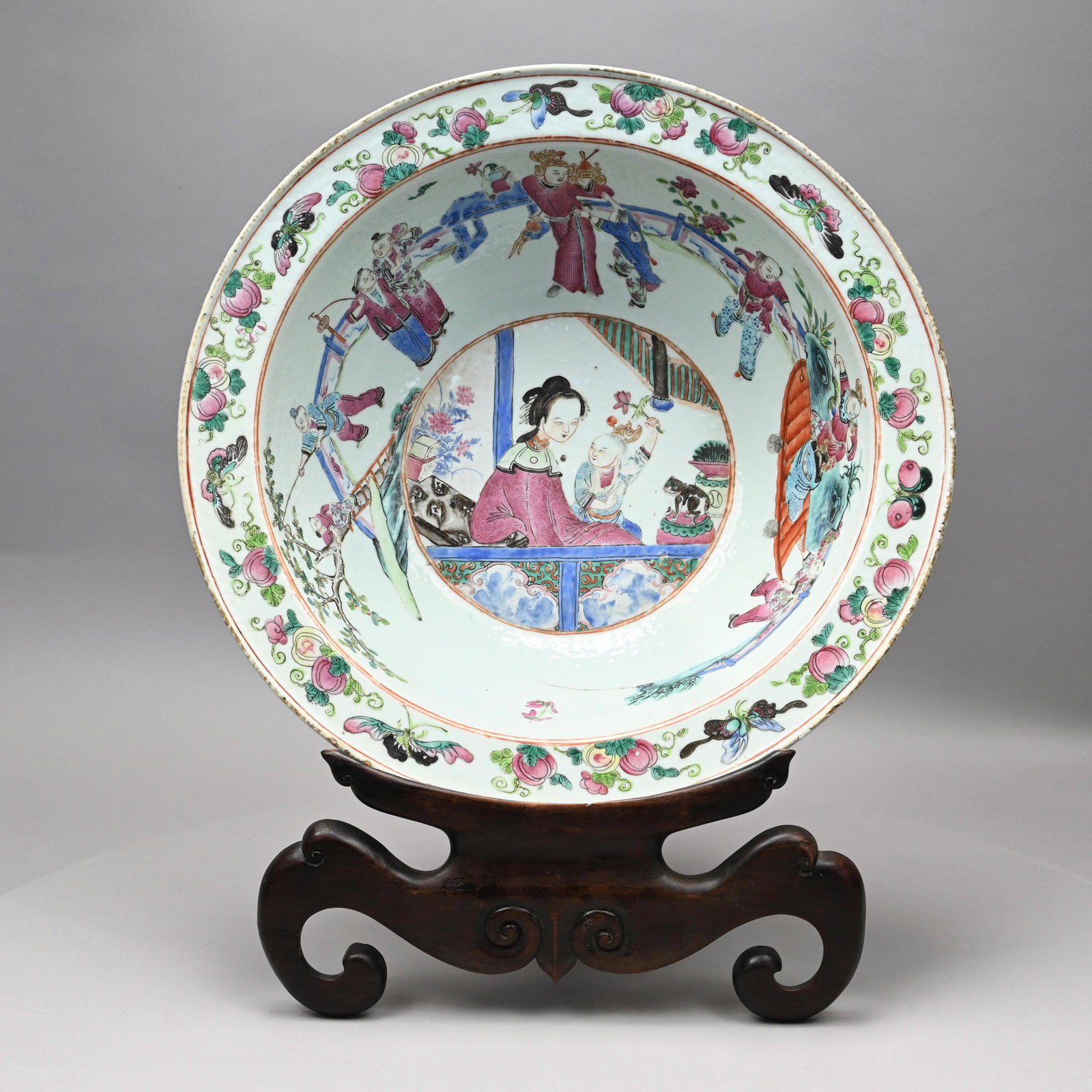 Unusual Chinese Export Porcelain Basin (1 of 8)