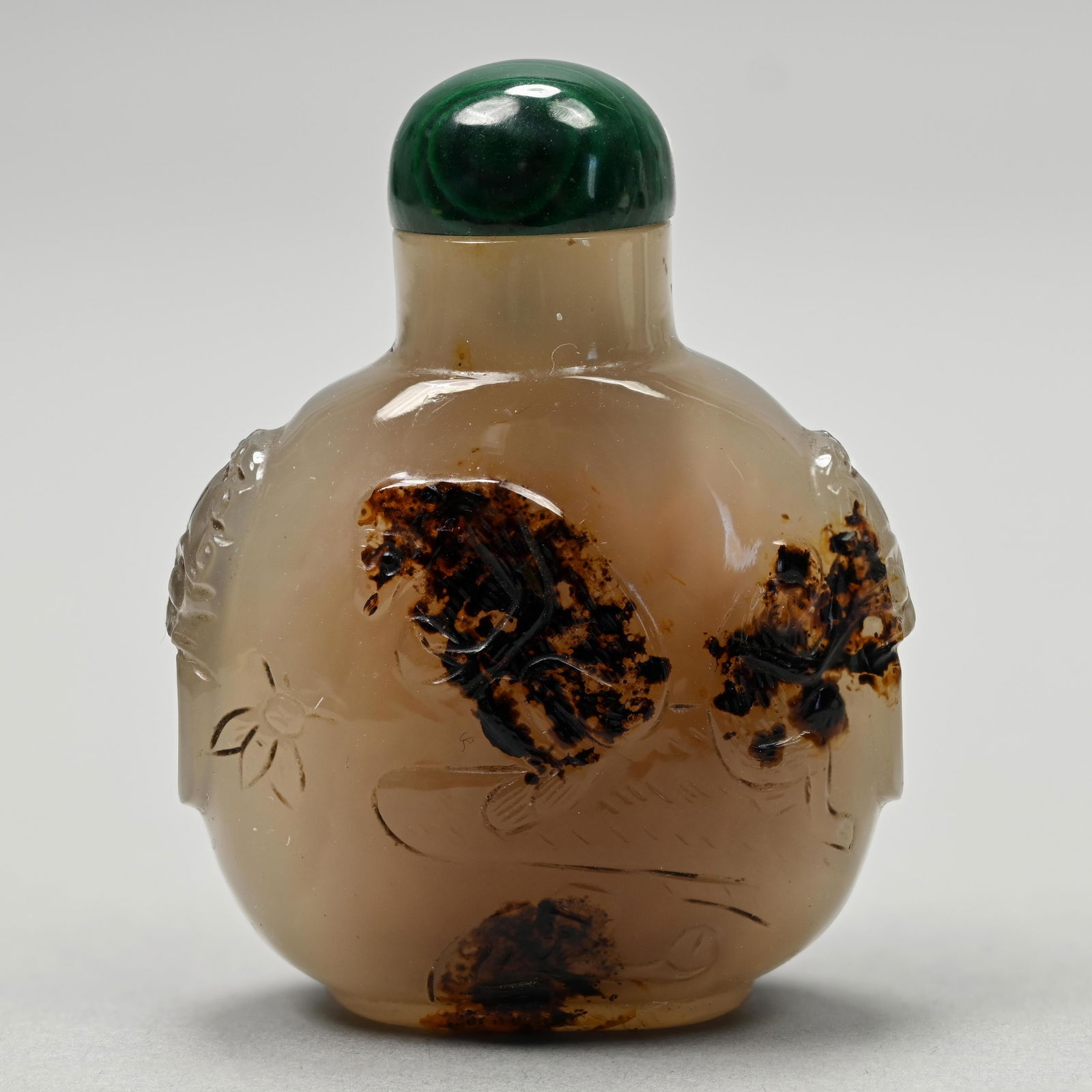 Chinese Carved Chalcedony Agate Snuff Bottle (1 of 6)