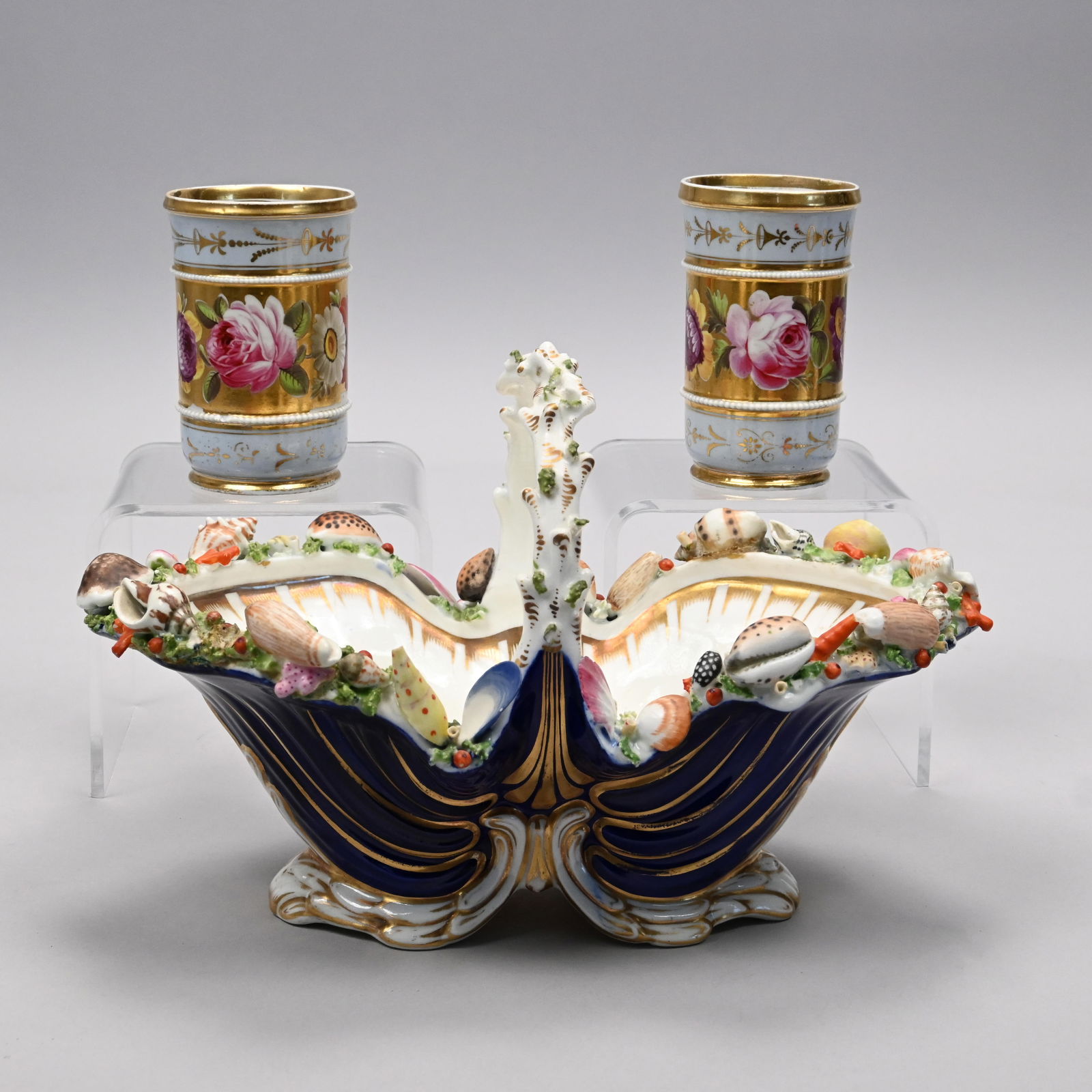 Chamberlain &Co. Worcester Porcelain Basket &Vases (1 of 12)