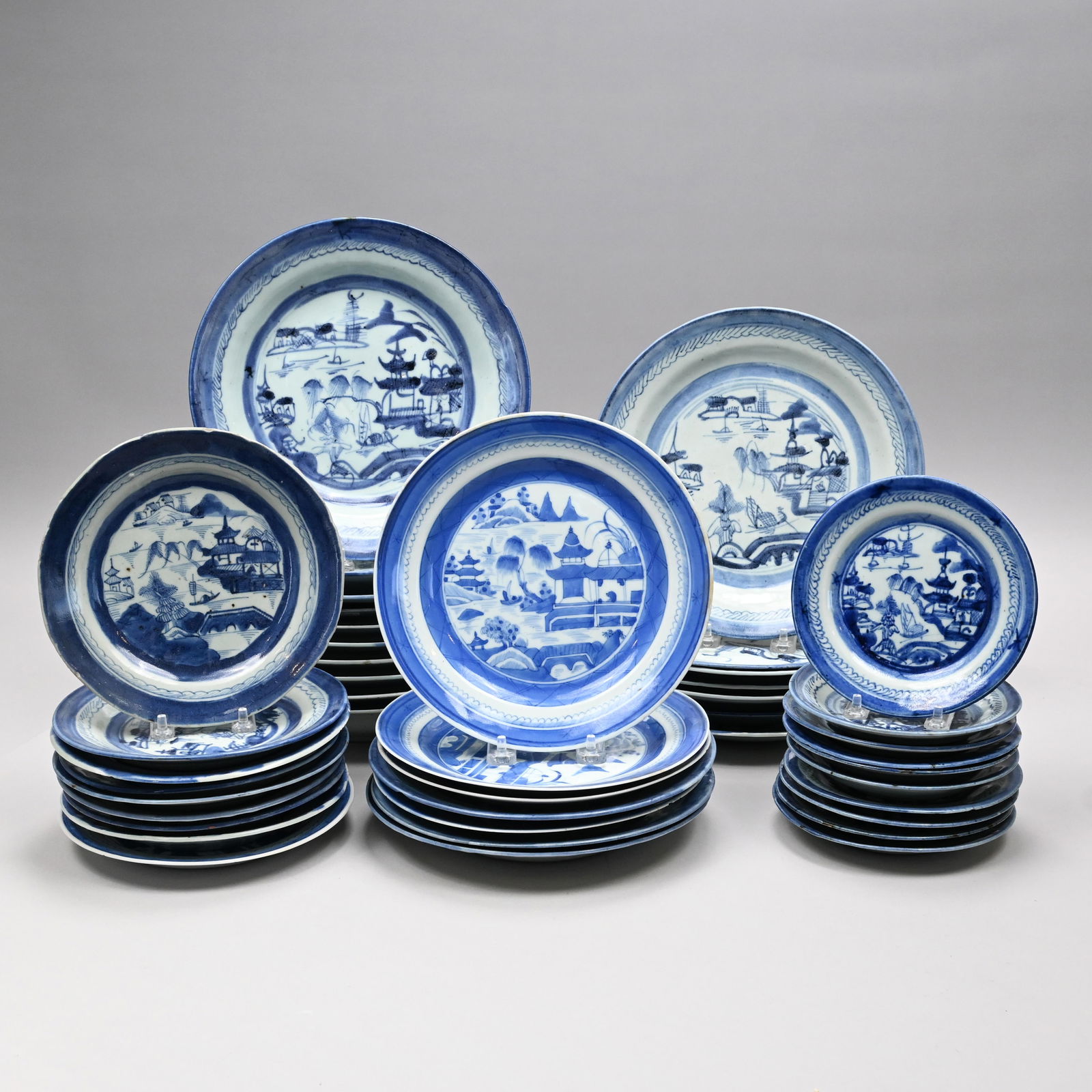 Group Chinese Export Canton Porcelain Bowls,Plates (1 of 16)