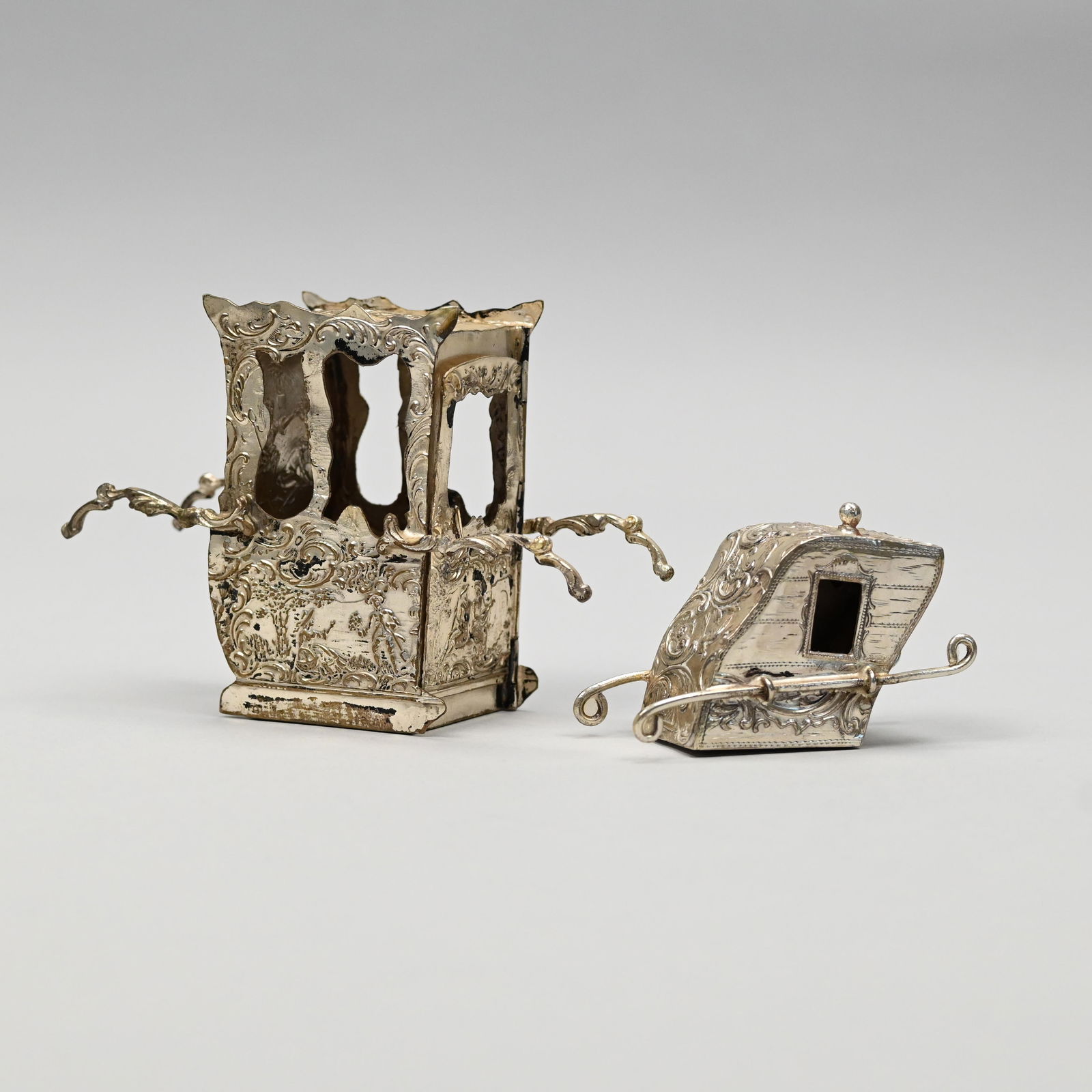 Two German Silver Miniature Sedan Chairs, Hanau (1 of 19)