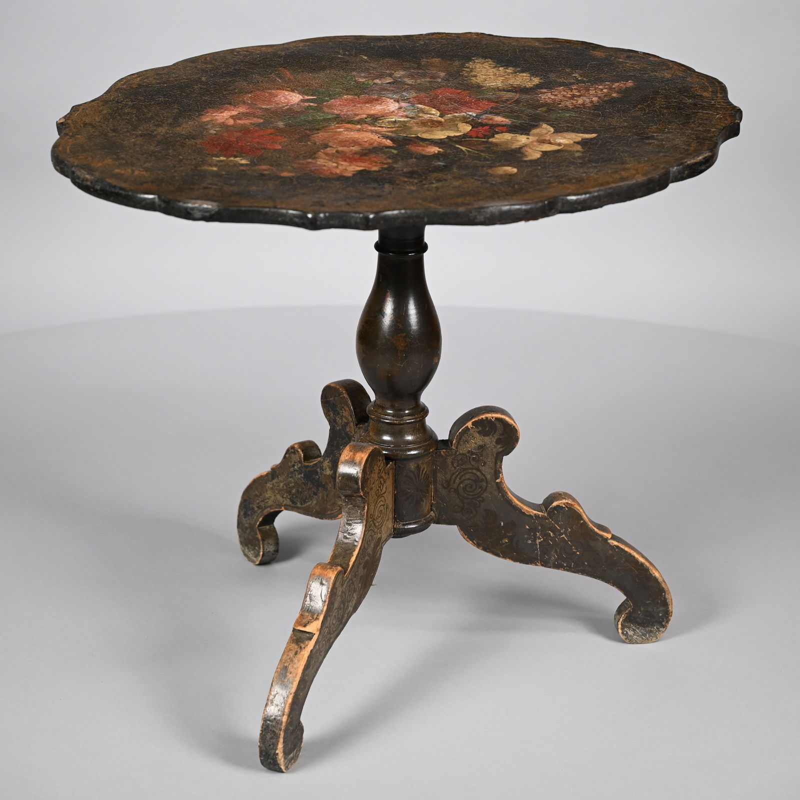 Continental Painted Pine Turtle-Top Center Table (1 of 8)
