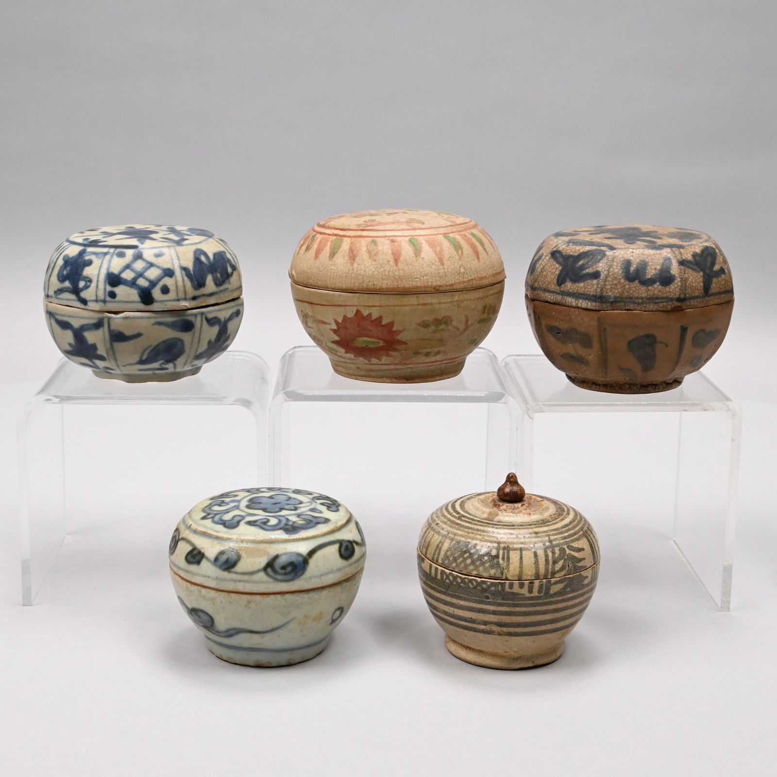 Chinese Swatow-Type Box & Four Blue & White Boxes (1 of 16)