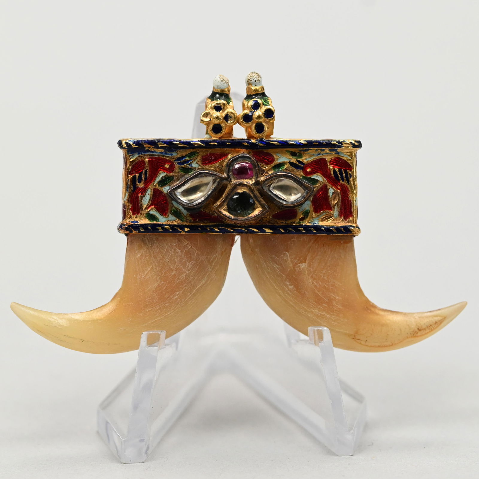 Indian Gold, Diamond & Enamel Tiger's Claw Pendant (1 of 8)