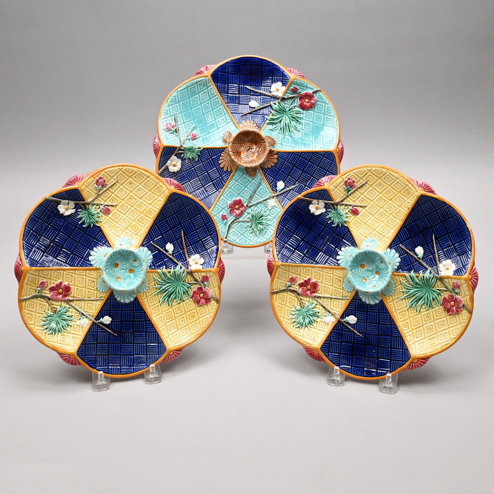 Set 3 Wedgwood Majolica 'St. Louis' Oyster Plates (1 of 8)