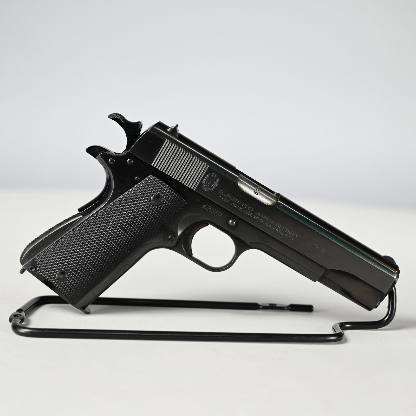 DGFM FMAP Argentine Mod. 1927 Sistema Colt 45 ACP: DGFM FMAP Argentine Model 1927 Sistema Colt 45 ACP Semi-Automatic Pistol. Model of the Colt 1911A1, Serial #42519, licensed copy made at the FMAP factory in 1952 and issued to the Argentine Army, slid