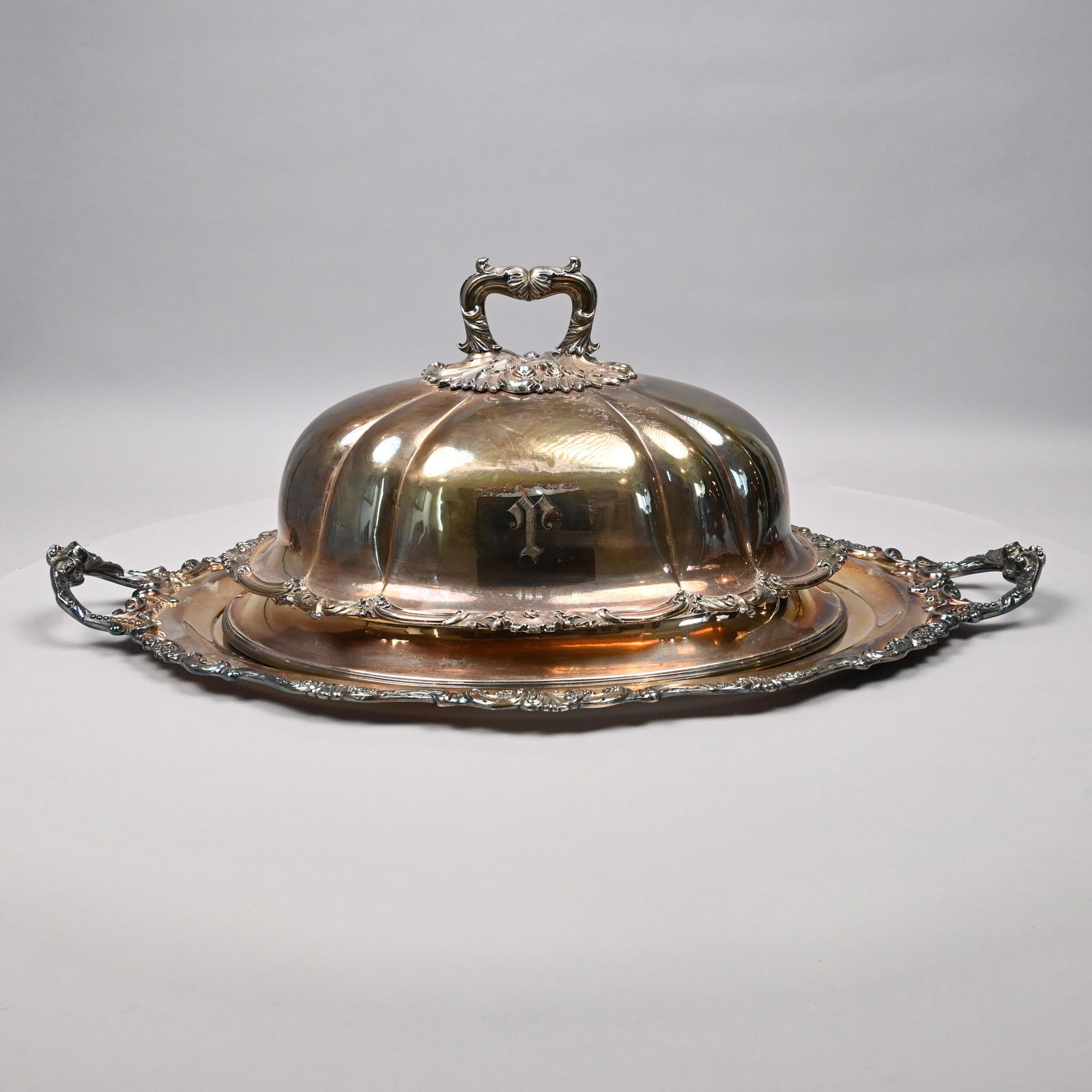 American or English Silverplate Meat Dome & a Tray: American or English Silverplate Meat Dome and an American 'Baroque' Pattern Tray, Wallace Silversmiths, First Half Twentieth Century. The tray marked "Baroque WALLACE SILVERPLATE/ EPNS." Meat dome: H: