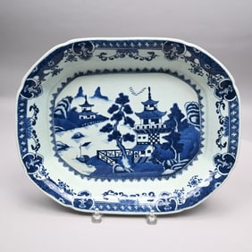Chinese Export Porcelain Blue and White Deep Dish