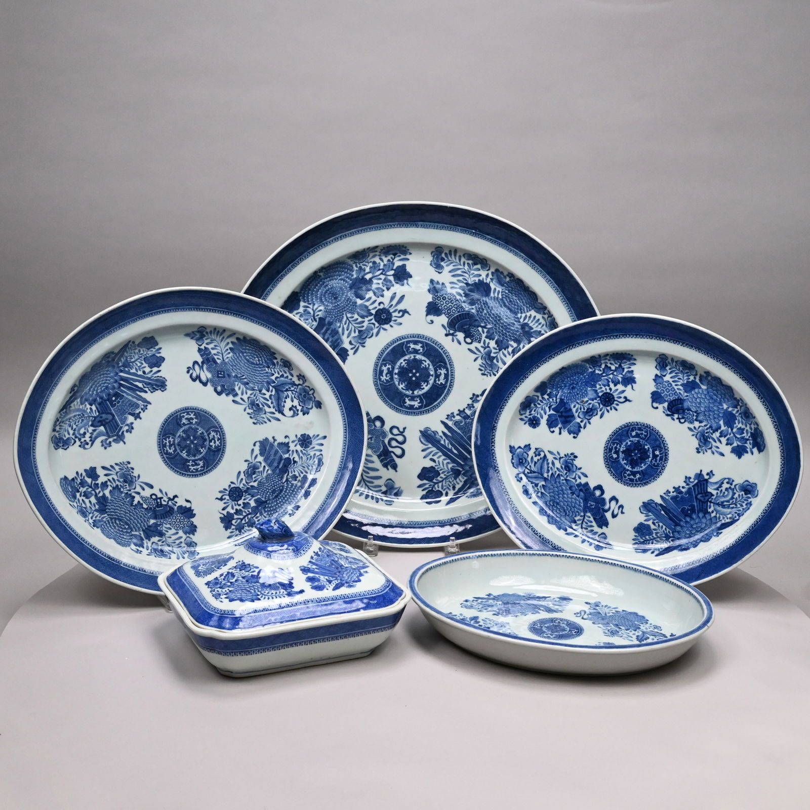 Five Chinese Export Porcelain Blue Fitzhugh Wares (1 of 16)