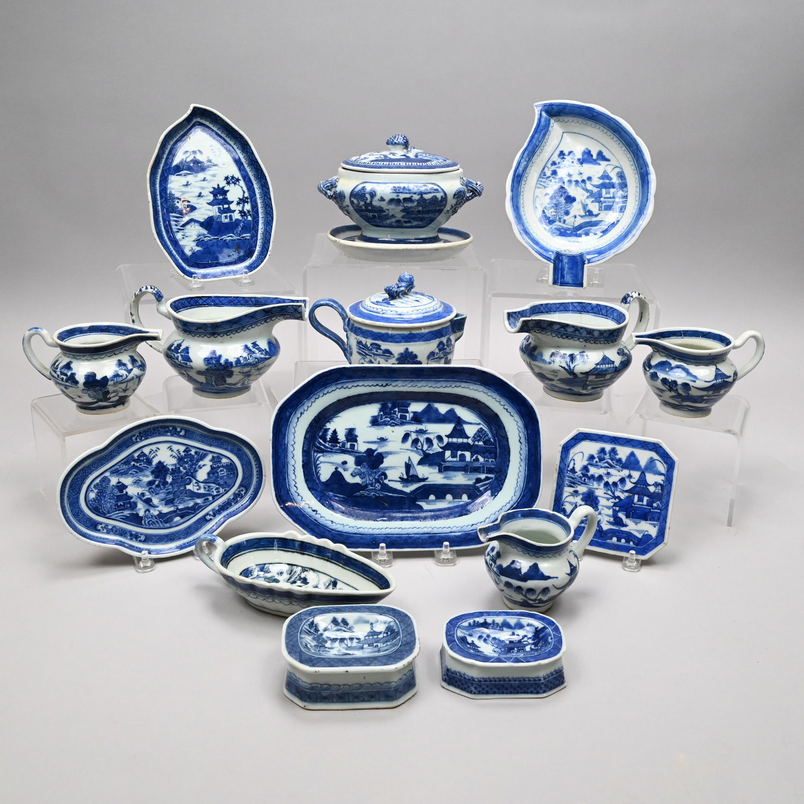Group of Chinese Export Canton Porcelain Wares (1 of 18)