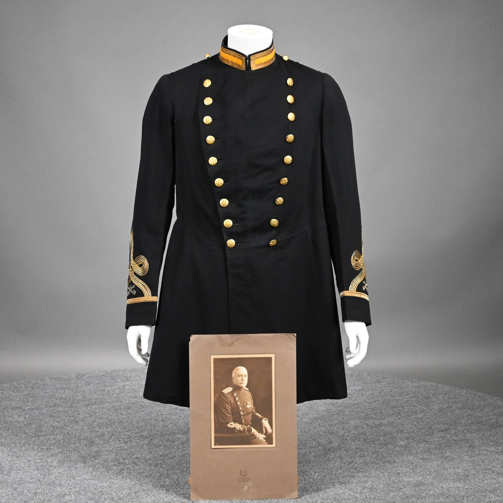 Maj. Gen. James Parker's Dress Uniform Coat & Phot (1 of 17)