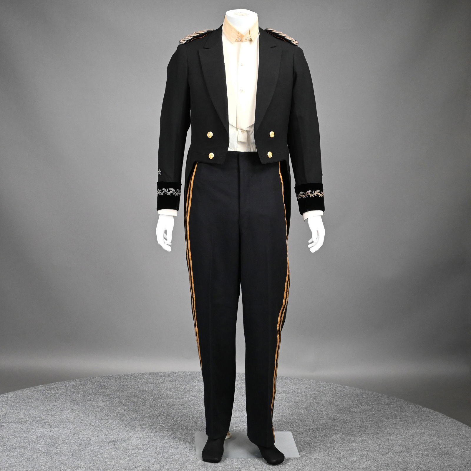 Maj. Gen. Cortlandt's Evening Dress Uniform (1 of 20)
