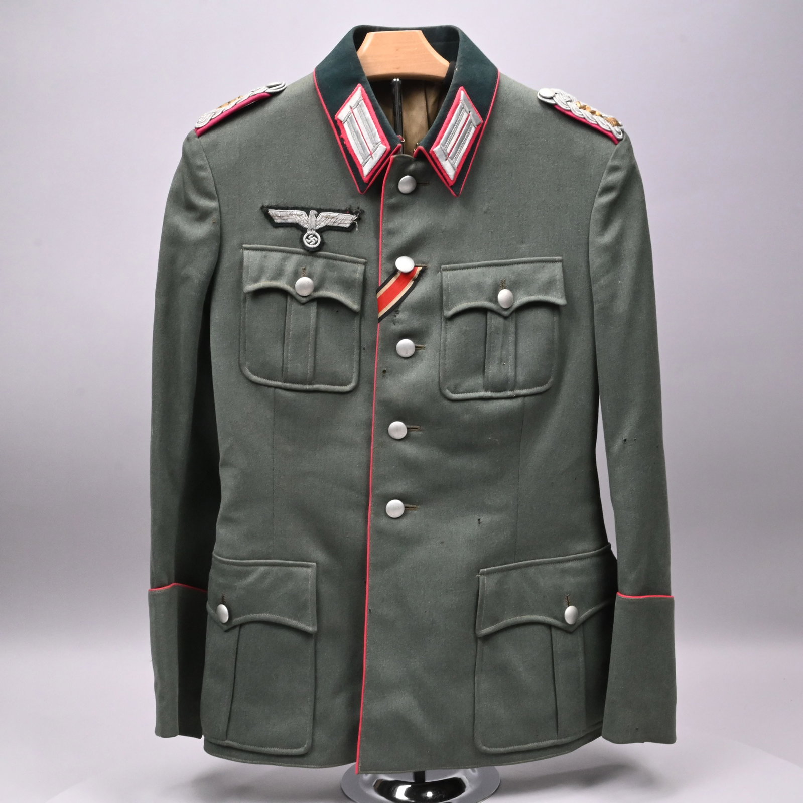 Rare German WWII Wehrmacht Veterinarian Tunic: Rare German WWII Wehrmacht Veterinarian Tunic, 1935 - 1945. The dark green wool gabardine tunic with four pockets, piped in carmine around the collar, down the front, around the tops and edges of both